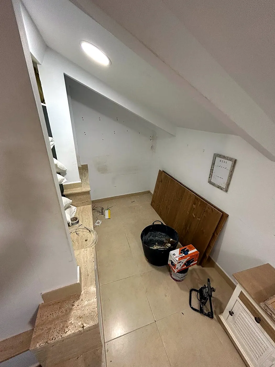 Vorher: Schlafzimmer unter dem Dach
